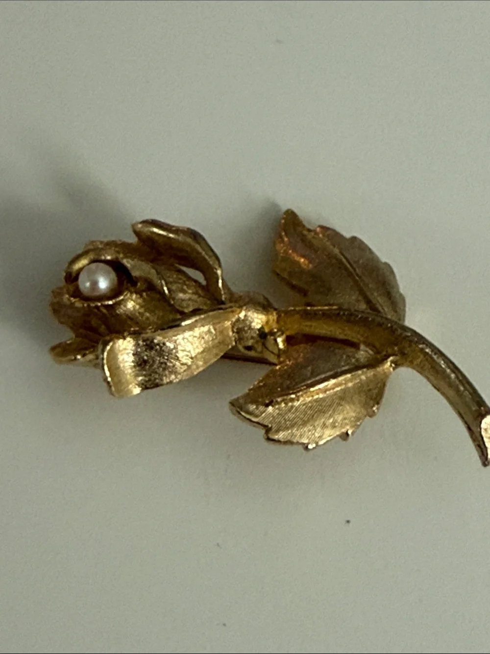 Vintage Gold-Tone Rose Brooch with Pearl Accent - Women Jewelry pin Classic